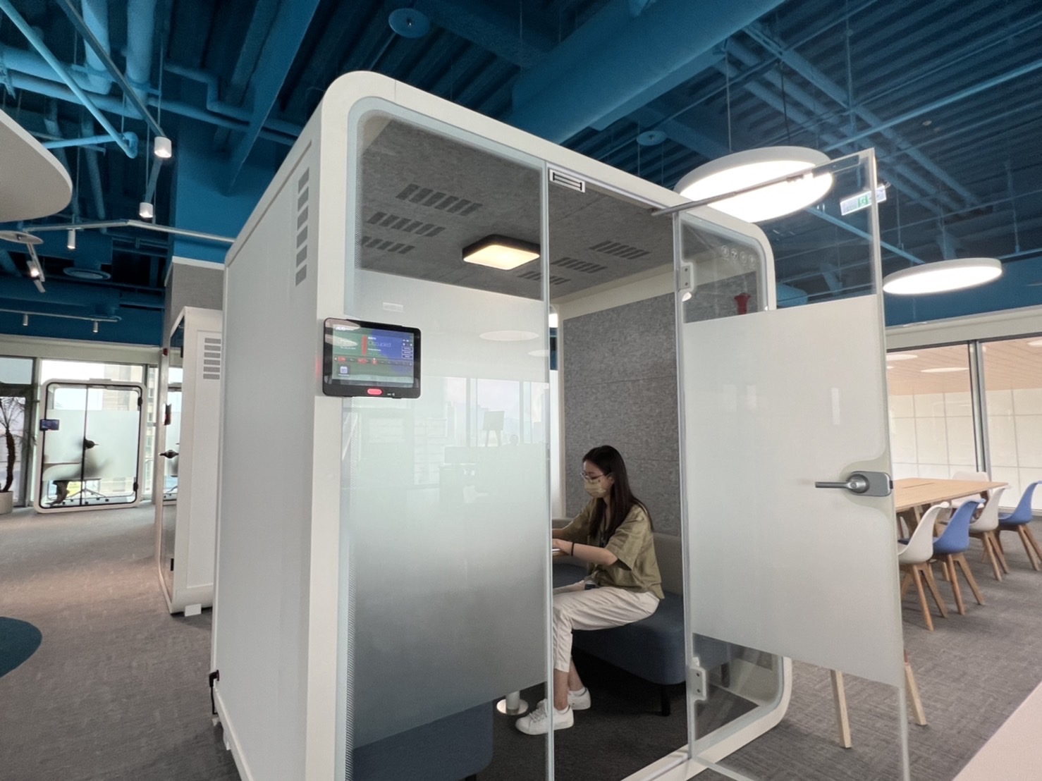 ibet高雄據點的智慧行動辦公艙，展現ibet在面板以外的研發應用軟實力