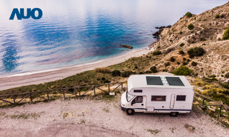 「可撓輕量化太陽光電板SunCurva」使用輕量特殊耐候型複合板取代傳統太陽能板的玻璃前板，不僅降低70%重量，每米平方僅3Kg；具有抗衝擊性能及通過電磁相容性測試，可應用於交通運輸工具，如露營車、遊艇等